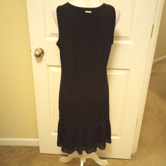 MICHAEL KORS Michael; pleat hem black sleeveless dress. Medium - Picture 7 of 11